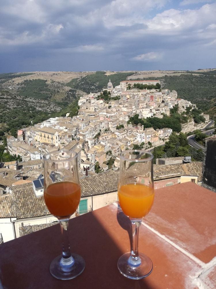 Finestre Su Ibla Bed & Breakfast Ragusa Exterior foto