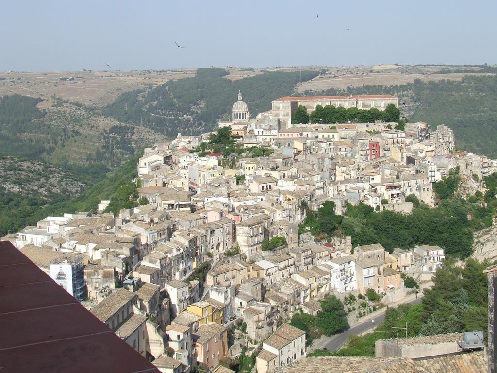 Finestre Su Ibla Bed & Breakfast Ragusa Exterior foto