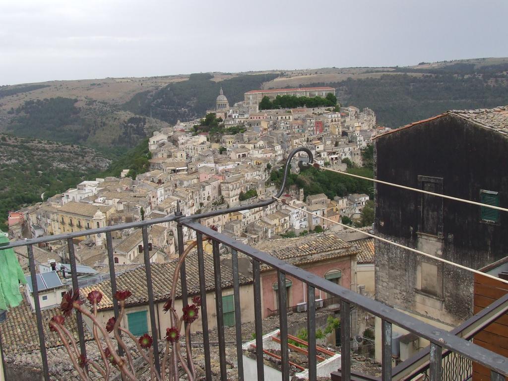 Finestre Su Ibla Bed & Breakfast Ragusa Exterior foto