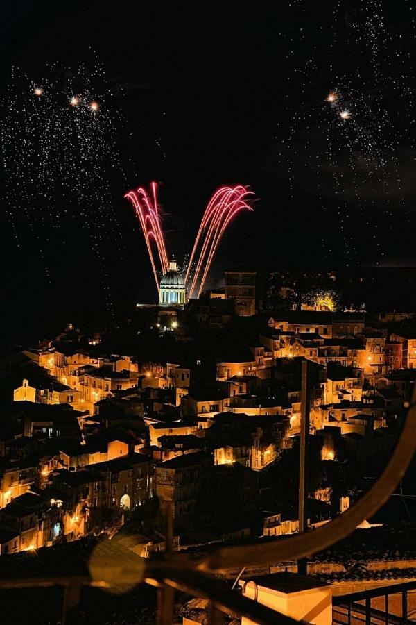 Finestre Su Ibla Bed & Breakfast Ragusa Exterior foto