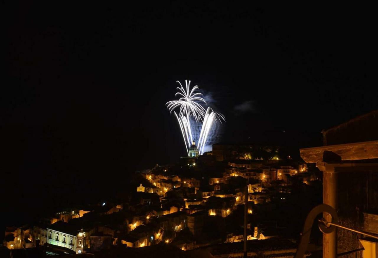 Finestre Su Ibla Bed & Breakfast Ragusa Exterior foto